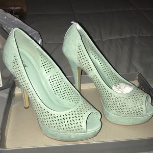 Apt. 9 Mint Pumps